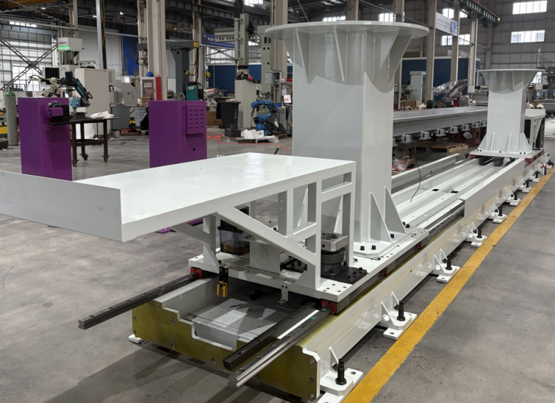 大負(fù)載雙機(jī)位機(jī)器人地軌