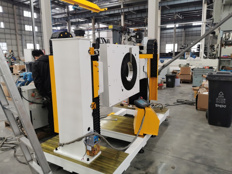 升降翻轉(zhuǎn)變位機(jī)    翻轉(zhuǎn)第七軸   焊接變位機(jī)